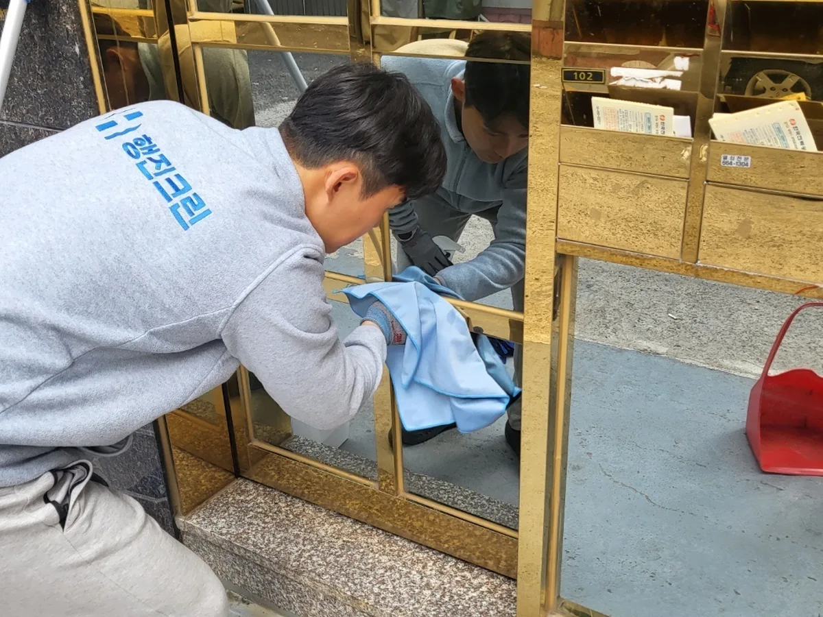 익산시 동산동 상가 난간·손잡이 계단실 위생청소 사례 - 행진크린