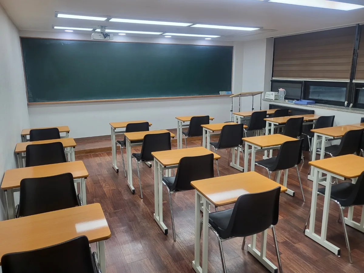 정읍시 망제동 스터디룸 미팅룸 장비 주변 정밀 위생청소 사례 - 행진크린