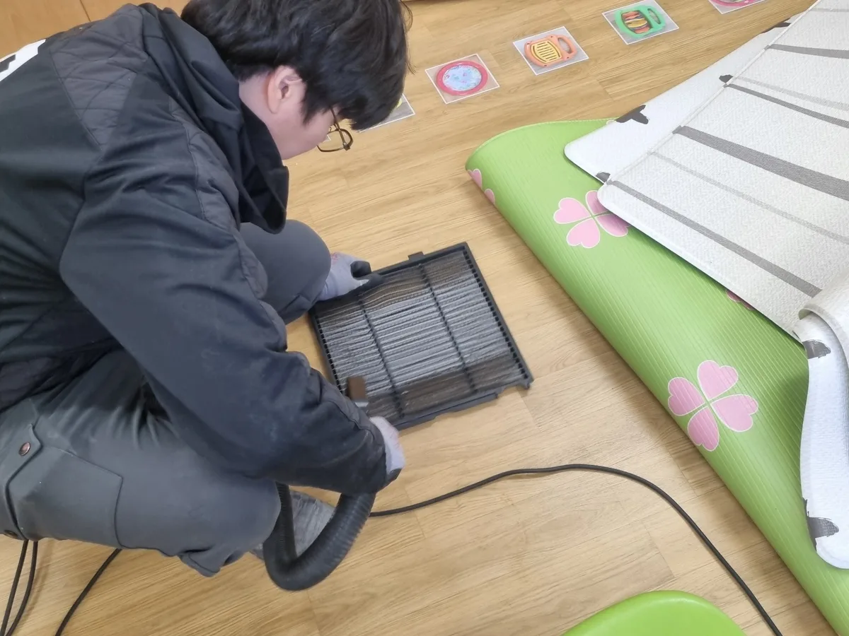 완주군 동상면 놀이방 낮잠실 장비 주변 정밀 위생청소 사례 - 행진크린