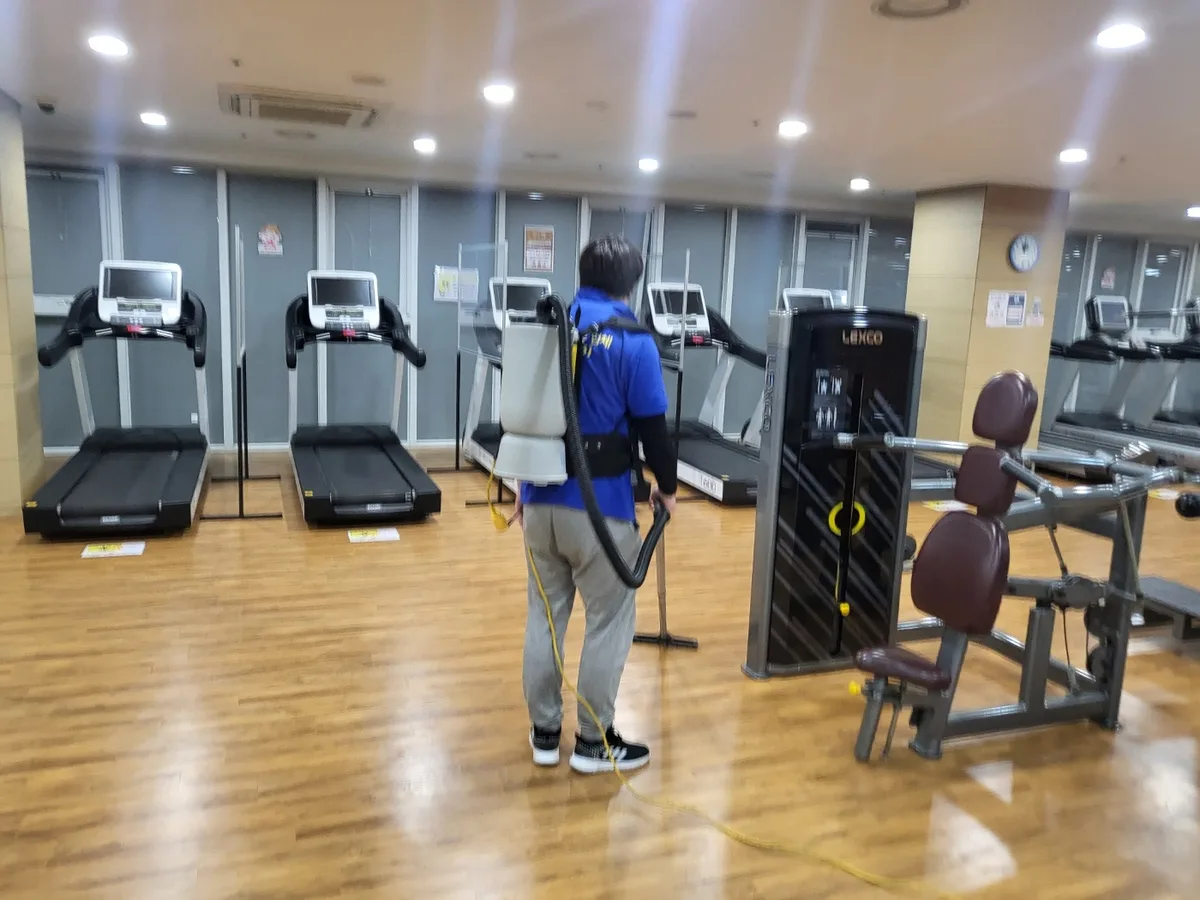 고창군 대산면 헬스장 샤워실 장비 주변 정밀 위생청소 사례 - 행진크린